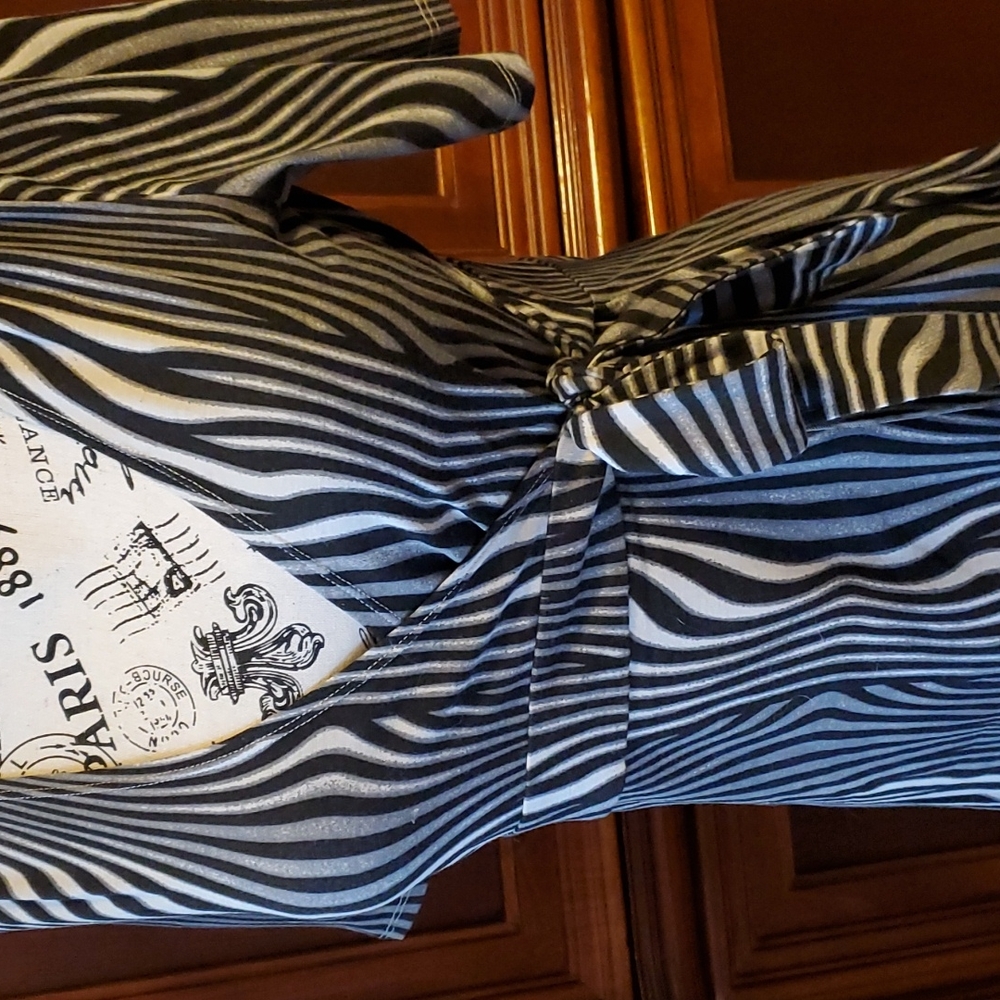 Adorable striped top - Picture 3 of 3